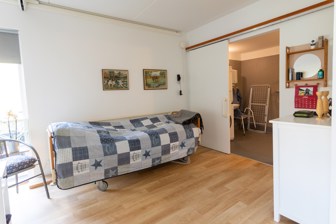 Soveværelse med udgang til badeværelse