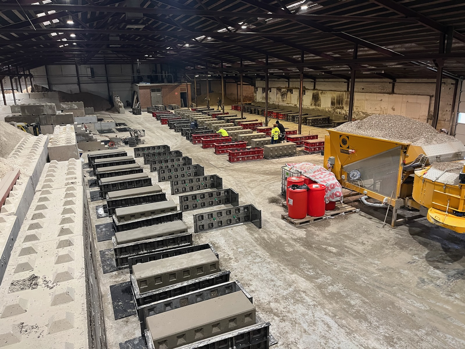 Foto af fabrikken, hvor RECYCON Elements A/S fremstiller betonelementer af genanvendt affald